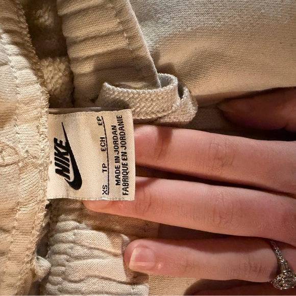 Nike Women’s Cream Club Sportswear Sweatpants - Picture 4 of 7